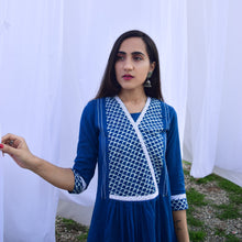 Load image into Gallery viewer, Indigo Printed Fish Yoke Kurta And Slip With Pants - Set Of Three