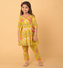 Load image into Gallery viewer, Daffodil Kurta Set - Set of Two